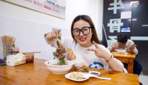 90后小姐姐吃年饭,传统与现代的完美融合
